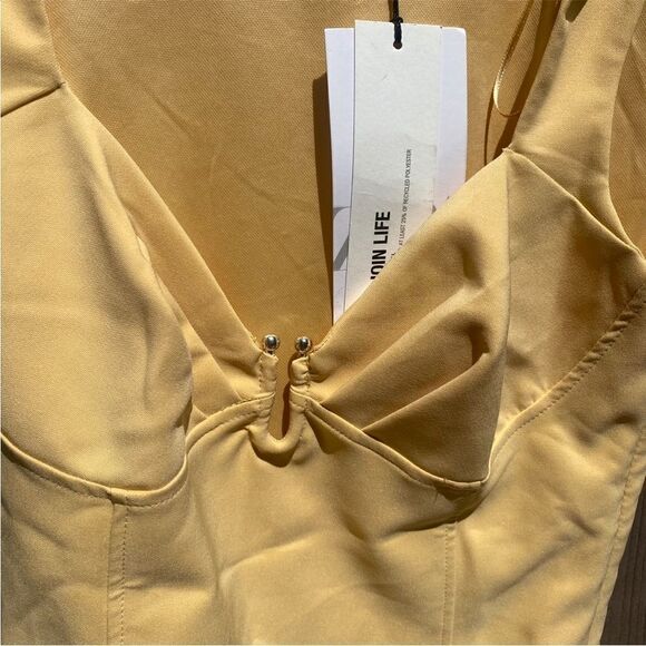Zara Women's Bodysuit Sleeveless w/ Metal Detail Size S buttery yellow NWT - Picture 6 of 13